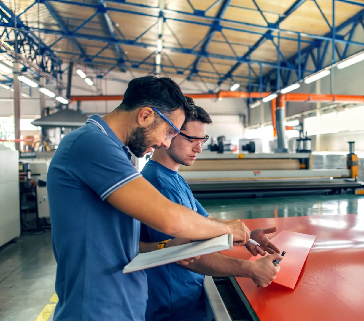 Contrôle qualité textile dans un entrepôt logistique circulaire